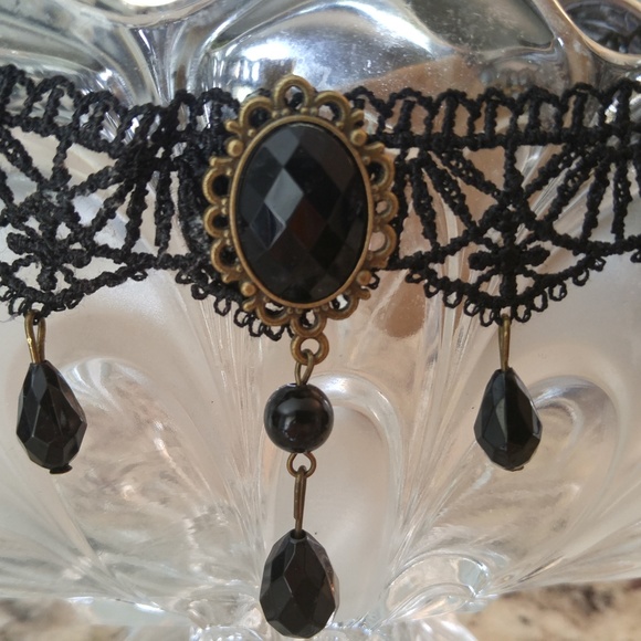 Lace Necklace with  Crystal black Pendant(NEW) - Picture 2 of 3